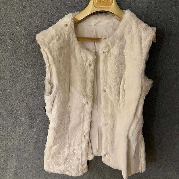 Vintage Gucci White Ski Jacket with Removable Fur Lining - Picture 5 of 13